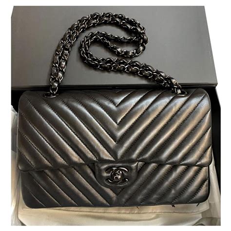 chanel so black chevron medium flap